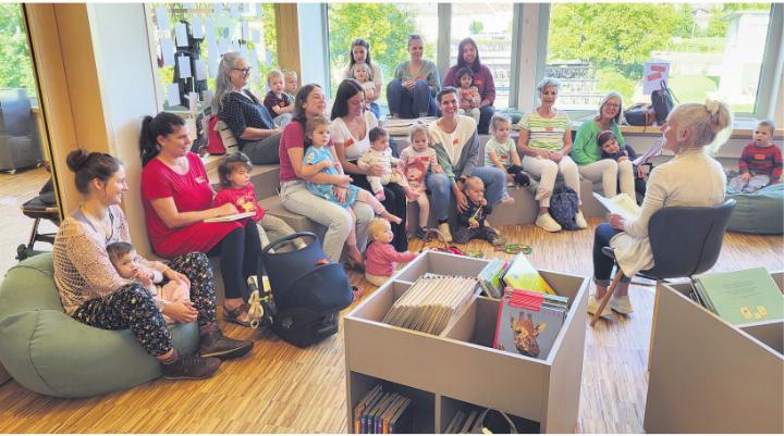 Gespannt lauschten die Kinder der Geschichte. Foto: zVg