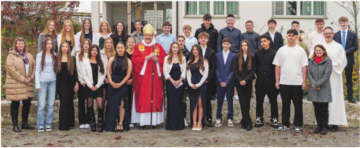 Die Firmlinge aus Sins nach dem feierlichen Firmgottesdienst. Fotos: zVg