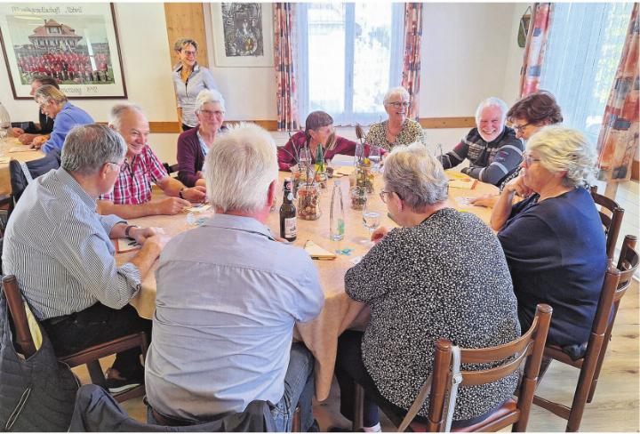 Die Senioren versuchten ihr Glück beim Bingo. Foto: zVg