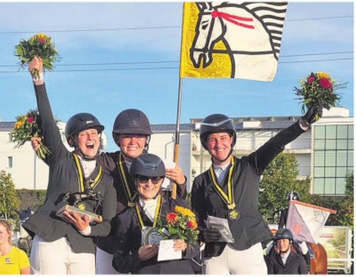 Siegerequipe Alisha Klindt, Jeaninne Grod, Myrtha Kuhn und Cindy Mayer (von links). Foto: zVg