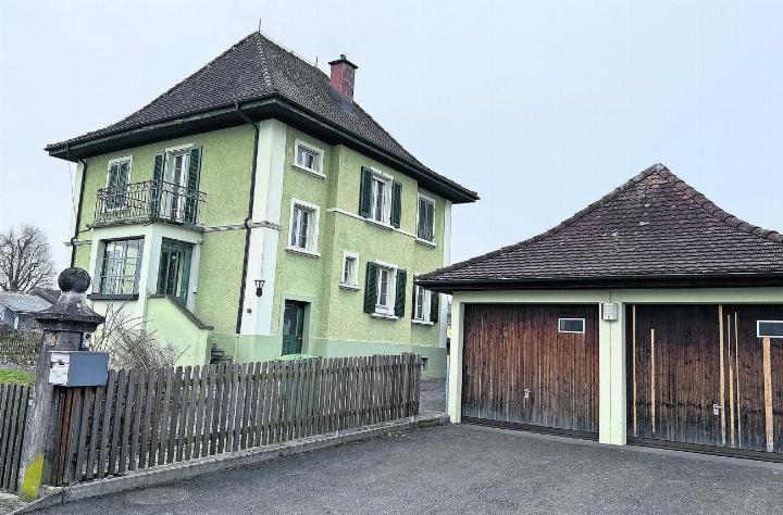 Dieses Haus in Oberrüti konnte die Einwohnergemeinde von der katholischen Kirchgemeinde mieten. Es wird als Unterkunft für Asylsuchende genutzt. Foto: zVg