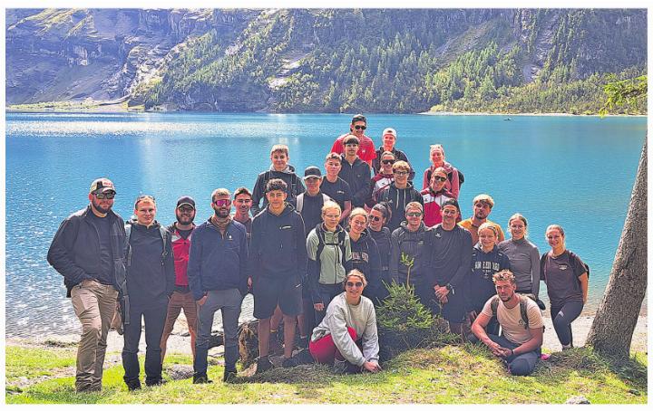 Die Turnerschar am Oeschinensee. Fotos: zVg