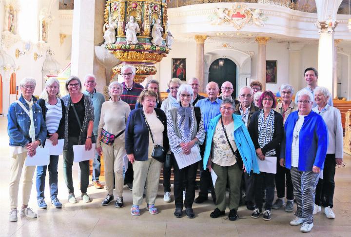 Nach der Führung durch das Kloster sangen wir einige Lieder in der Kirche. Foto: ci