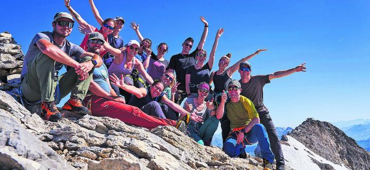 Gipfel erreicht – im T-Shirt auf 3’250 Meter. Foto: zVg