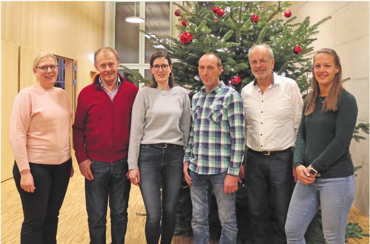 Das eingespielte Team der Kirchenpflege posiert gerne im Foyer des Kulturhauses: Beatrice Huber, Robert Amhof, Priska Ettlin, Josef Villiger, Präsident Andreas Bühlmann und Ramona Arnold (von links). Fotos: ci