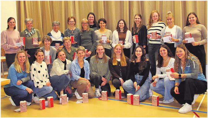 Als Dank für ihr grosses Engagement erhielten die Leiterinnen und Leiter des DTV Oberrüti ein kleines Geschenk. Foto: zVg Als Dank für ihr grosses Engagement erhielten die Leiterinnen und Leiter des DTV Oberrüti ein kleines Geschenk. Foto: zVg