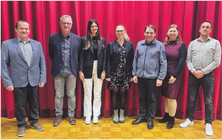 Der Abtwiler Gemeinderat mit den Gemeindeschreibern: Stefan Balmer, Gemeindeammann, Markus Gächter, Lucia Alp, Anja Emmisberger (Gemeindeschreiberin neu), Giancarlo Oldani (Gemeindeschreiber bisher), Michelle Pfenninger und Roland Bühler (von links). Fotos: rah