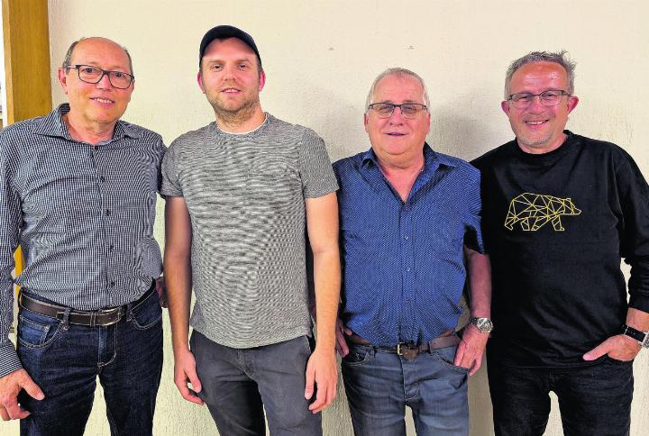Das Revisorenteam: Fredi Imhof tritt nach 22 Jahren zurück, Marcel Galliker ist neu im Team, Peter Burri und Gerry Merk (von links). Foto: zVg