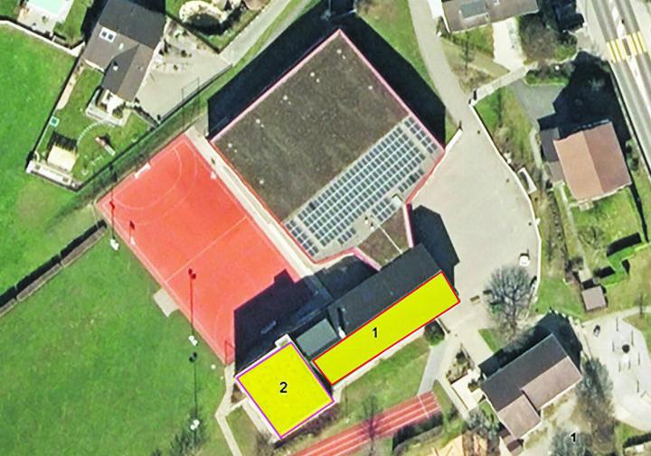 Die Energie-Karte des Kantons Aargau zeigt, dass sich die beiden Flächen auf dem Schulhausdach (Nr. 1 und 2) am besten zur Solarstromgewinnung eignen. Foto: zVg