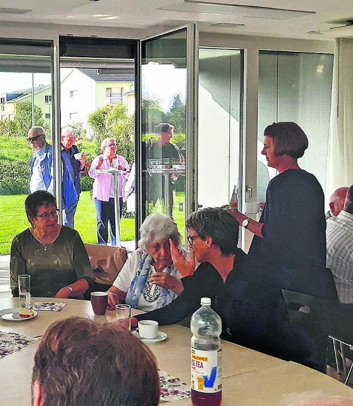 Schöne Begegnungen nach dem Gottesdienst. Foto: zVg