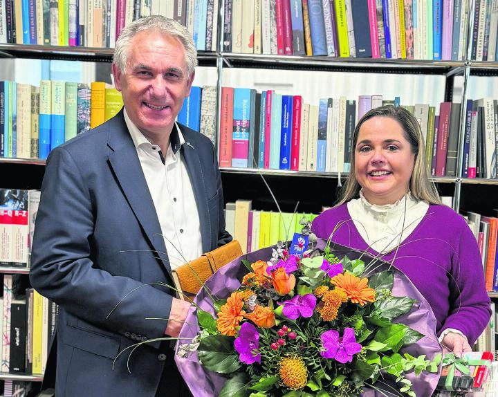 Der scheidende Regierungsrat Alex Hürzeler hat die Amtsgeschäfte an seine Nachfolgerin Martina Bircher übergeben. Foto: zVg