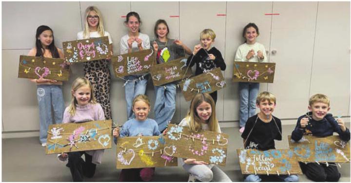 Mit viel Freude und Konzentration entstanden einzigartige Kunstwerke – jedes ein echtes Unikat. Foto: zVg