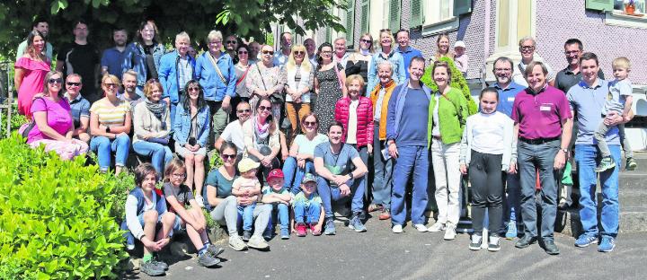 Die gut gelaunte Gruppe posierte während der Rundfahrt für ein Erinnerungsfoto. Fotos: eh