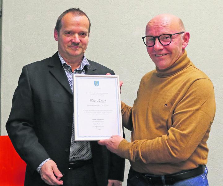 Stefan Balmer verabschiedete gebührend den abtretenden Pius Engel (von links).