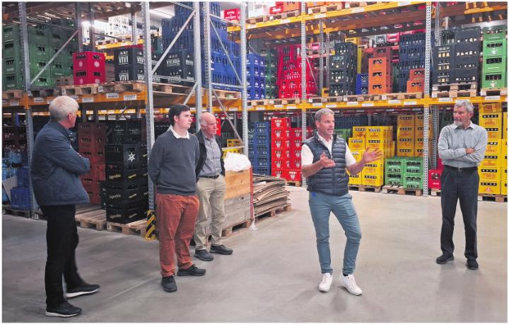 Rundgang durch den Betrieb mit Inhaber Marco Staubli. Foto: zVg