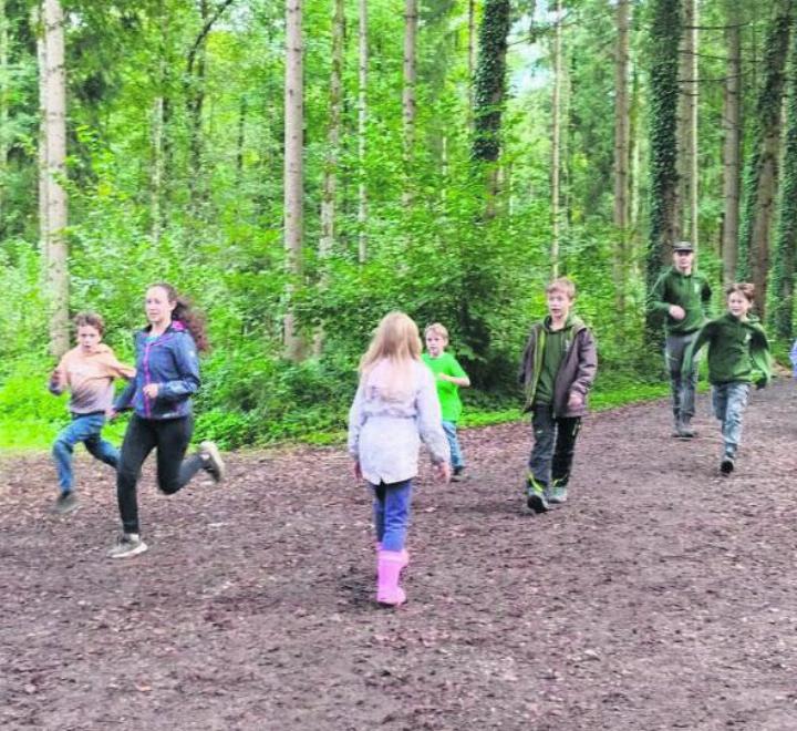Geländespiel mit den Primarschülern.