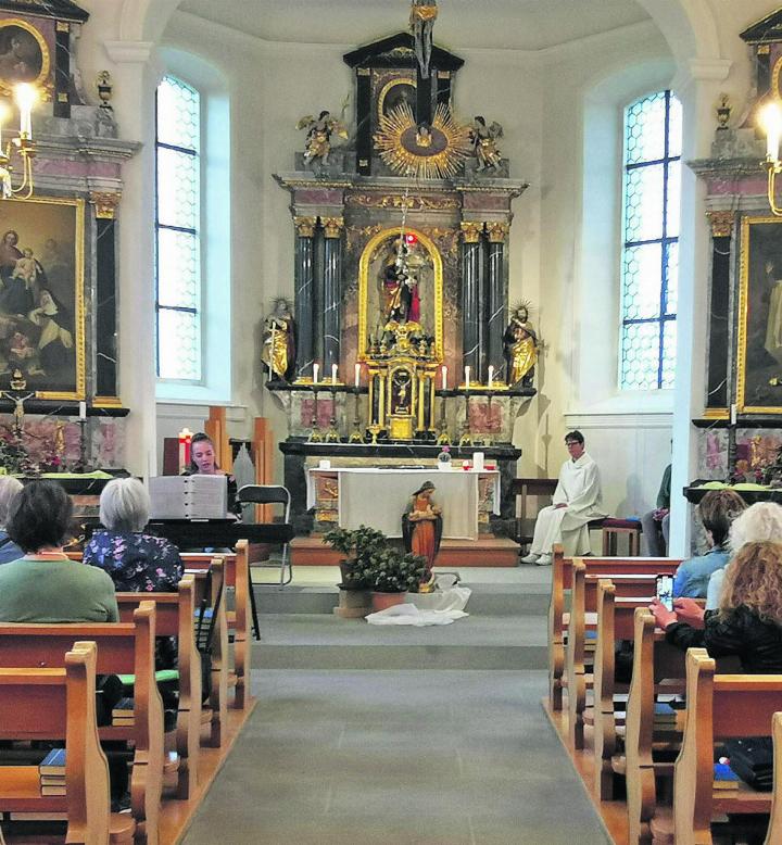 Die Andacht wurde von Martina Suter und Jessica Stalder gestaltet. Foto: zVg