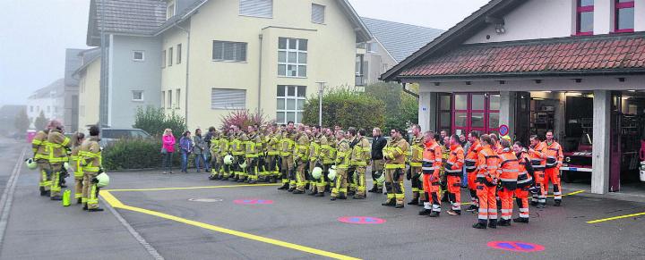 Sämtliche Feuerwehrangehörige und alle Fahrzeuge waren am letzten Samstag an der Hauptübung gefordert, um ein möglichst realistisches Szenario zu simulieren.  Fotos: zVg