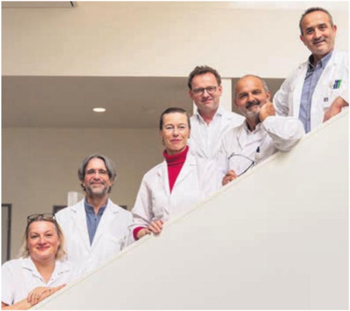 Freuen sich über die verstärkte Zusammenarbeit: Med. pract. Cornelia Hahn, Leitende Ärztin Frauenklinik Spitalverband Limmattal; Dr. med. Oliver Goette, Leitender Arzt Gynäkologie und Geburtshilfe Spital Muri; Dr. med. Dr. TCM univ. Kirsten Stähler, Chefärztin Gynäkologie und Geburtshilfe Spital Muri; Dr.med. univ. Arno Gschwendtner, Leitender Arzt Gynäkologie und Geburtshilfe Spital Muri; Dr. med. Renato Müller, Chefarzt Frauenklinik Spitalverband Limmattal; Dr. med. (GR) Georgios Potsis, Leitender Arzt Gynäkologie und Geburtshilfe Spital Muri (von links). Foto: zVg