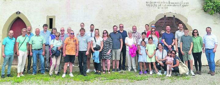 Die Morgen-Gruppe bei schönem Sommerwetter vor dem Amtshaus in Meienberg. Fotos: zVg