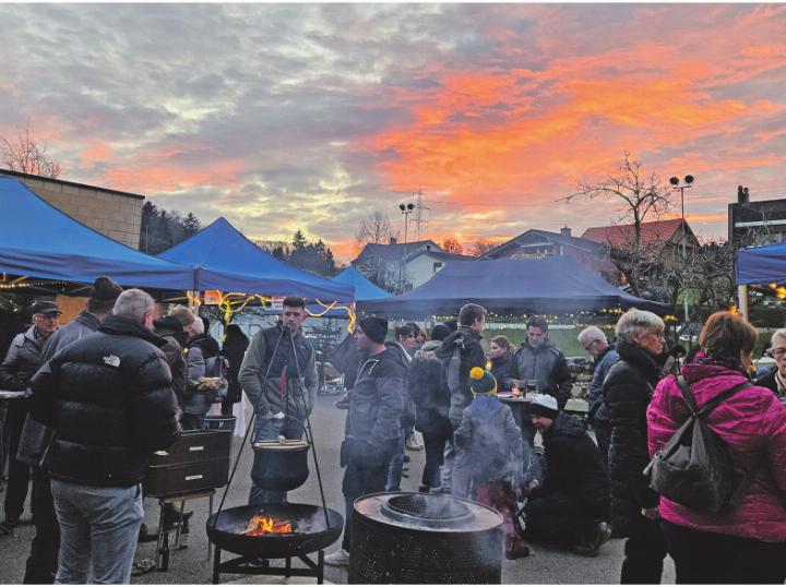 Die schöne Stimmung am Markt wurde unterlegt mit dieser Abendstimmung. Fotos: kb