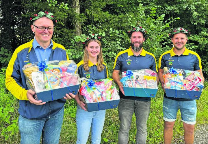 Die Schützenkönigin und die Schützenkönige sind erkoren. Rolf Furrer, Nadja Christen, Michael Feldmann und Michael Köchli (von links). Foto: zVg