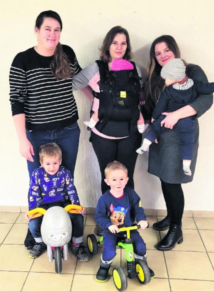 Die Leiterinnen Tara, Jasmina und Eveline mit ihren Kindern. Foto: zVg