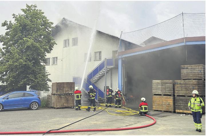 Bei einem Lebensmittelgrosshändler in Merenschwand brannte es. Foto: zVg