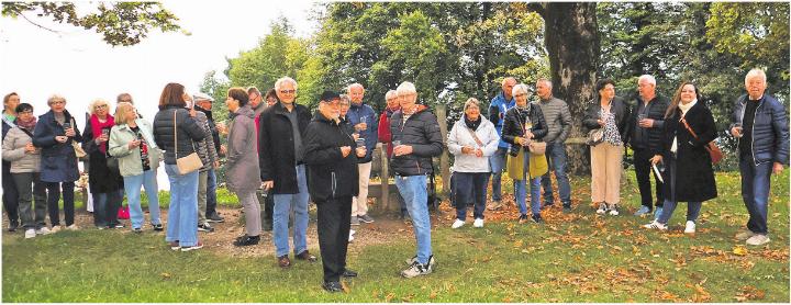 Apéro des Kirchenchors in herbstlicher Umgebung auf dem Zugerberg. Foto: zVg