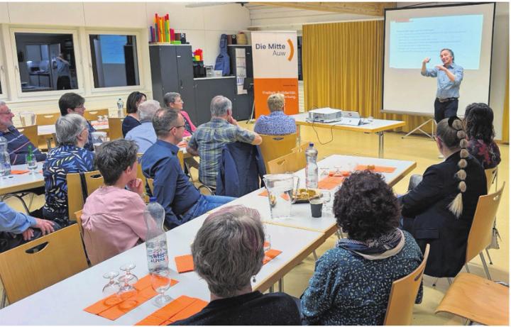 Referat von Hans-Peter Budmiger zum hochaktuellen Thema «Alter – Entwicklungen, Herausforderungen und Aufgaben». Foto: zVg