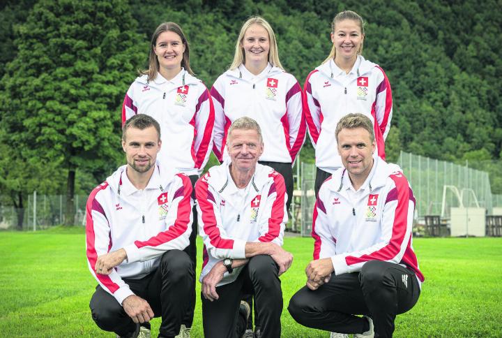 Die Sinser Delegation: Melanie Villiger, Elena Beier und Sarah Villiger (hinten von links), Jeremias Zumbühl, Markus von Flüe und Emanuel Zumbühl (vorne von links). Foto: zVg