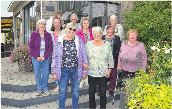 Die Senioren vor der Alpwirtschaft Restaurant Horben. Foto: zVg