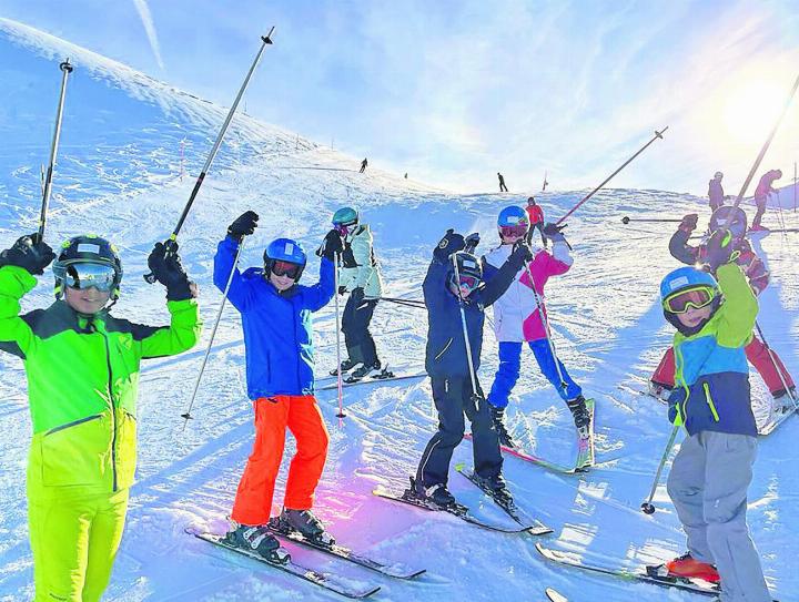 Bei schönstem Wetter durften die Kinder einen Ski- und Snowboardtag auf der Melchsee-Frutt geniessen.