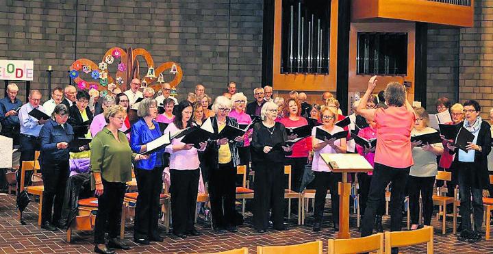 Die beiden Chöre erfüllten beide Kirchen mit wunderbarem Chorgesang. Foto: zVg