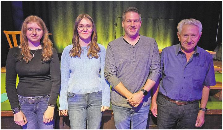 Die glücklichen Sieger: Julia Balmer, Jessica Küng, Oliver Fässler, Josef Gabriel (von links) Foto: zVg
