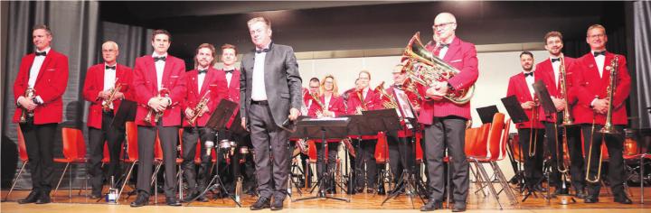 Wie sehr Musik verbindet und das Dorfleben bereichert, zeigte wieder einmal die Musikgesellschaft Abtwil. Unter der Leitung des langjährigen Dirigenten Hugo Felber spielte sie ein abwechslungsreiches und anspruchsvolles Programm. 
Fotos: ci