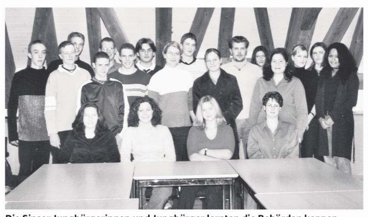 Die Sinser Jungbürgerinnen und Jungbürger lernten die Behörden kennen. Foto: Anzeiger-Archiv