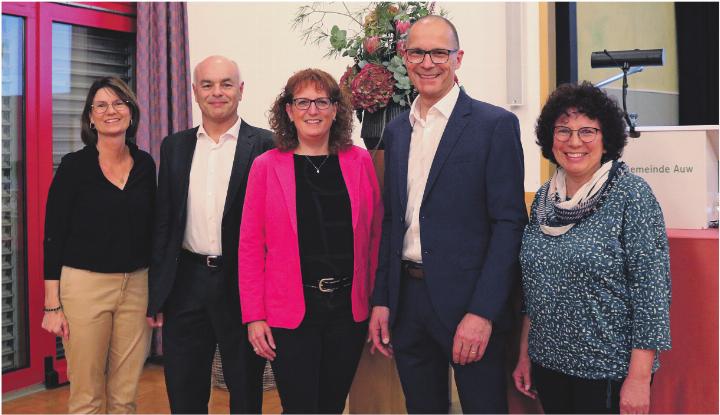 Letzte Gemeindeversammlung mit den aktuellen Räten: Claudia Huwiler, Christoph Villiger, Katja Zimmermann, Erich Leu und Gemeindeammann Marlis Villiger. Foto: ci Letzte Gemeindeversammlung mit den aktuellen Räten: Claudia Huwiler, Christoph Villiger, Katja Zimmermann, Erich Leu und Gemeindeammann Marlis Villiger. Foto: ci