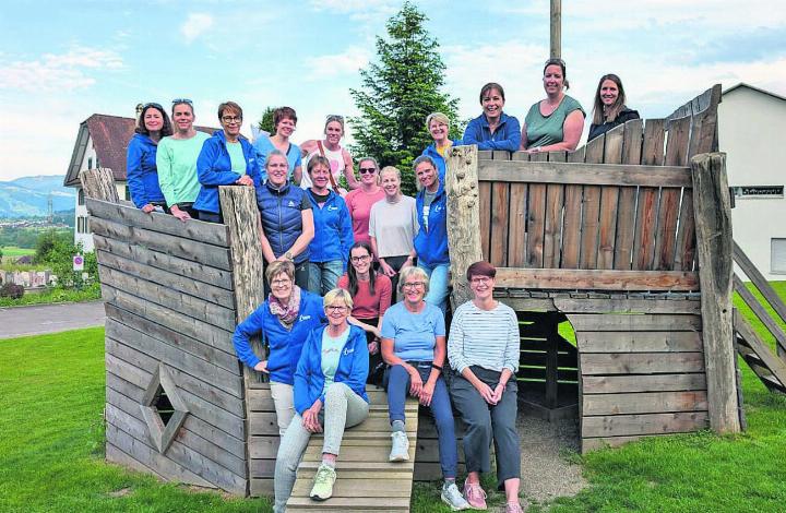 Dietwiler Frauen mit guter Laune und netten Gesprächen. Foto: zVg