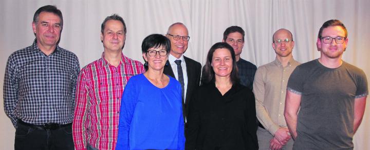 Der neu formierte Vorstand freut sich auf ein erfolgreiches Geschäftsjahr: Urs Amhof, Stefan Huber, Trudy Strebel, Urs Rüttimann, Petra Heldstab, Marcel Lötscher, Mathias Müller und Stefan Amhof (von links). Foto: dv