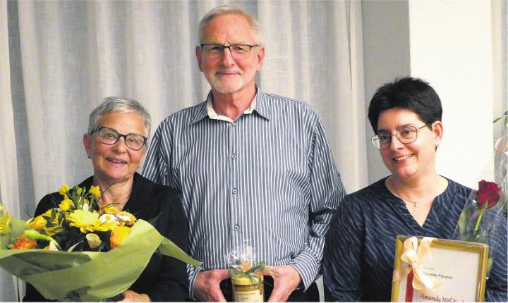 Irene Vock (links) wurde nach 21 Jahren verabschiedet, Toni Gassmann (Mitte) wurde für 15 Jahre geehrt und Amanda Näf-Koch (rechts) wurde zum neuen Ehrenmitglied ernannt. Herzlichen Glückwunsch. Foto: zVg