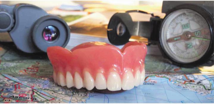 Ein gutsitzender Zahnersatz verhindert unangenehme Überraschungen. Foto: zVg