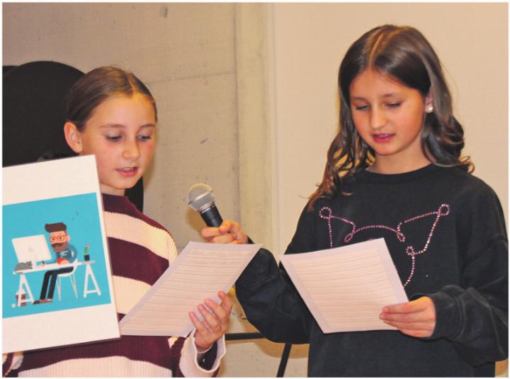 Voller Engagement werden Interviews zum Thema «Berufe» geführt.