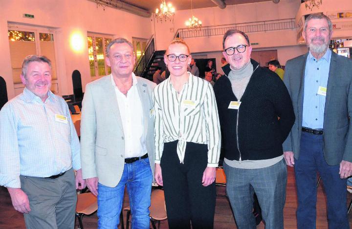 Jörg Weiss und Moderator Alexander Eigensatz vom «Brennpunkt»-Team, Michelle Stierli, Renato Bizzotto und Günter Trost vom «Brennpunkt»-Team (von links). Foto: tst