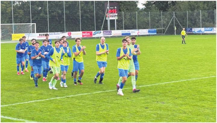 Das Team bedankt sich nach dem Match bei den Zuschauern. Foto: eh