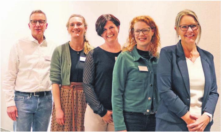 Sie führten und führen den Verein: abtretender Präsident Martin Abt, Patrizia Villiger, Claudia König, Doris Felber und die neu gewählte Präsidentin, Priska Eigensatz (von links). Es fehlt Madlene Michel. Fotos: ci