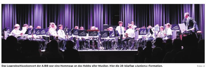 Das Lagerabschlusskonzert der AJBB war eine Hommage an das Hobby aller Musiker. Hier die 28-köpfige «Juniors»-Formation. Fotos: ci