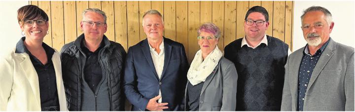 Die Gemeindeschreiberin Sybille Hochstrasser, Gemeinderat Guido Wigger, Gemeindeammann Stefan Zemp und die Gemeinderäte Franziska Stenico-Goldschmid, René Küng und Jürg Barmettler (von links). Fotos: rah Die Gemeindeschreiberin Sybille Hochstrasser, Gemeinderat Guido Wigger, Gemeindeammann Stefan Zemp und die Gemeinderäte Franziska Stenico-Goldschmid, René Küng und Jürg Barmettler (von links). Fotos: rah