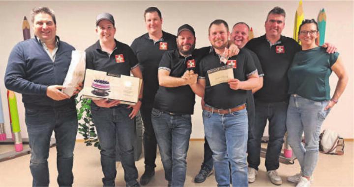 Teilnehmer der Jass-Freunde Beinwil am Turnier in Seengen. Vorne in der Mitte, die beiden Zweitplatzierten. Foto: zVg