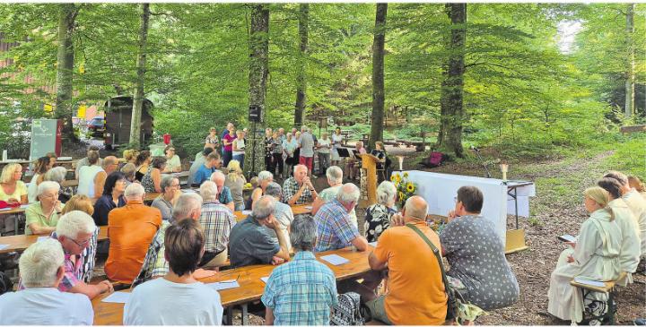 Gottesdienst zur Feier der Aufnahme Marias in den Himmel im Auwer Wald beim Forsthaus. Foto: zVg